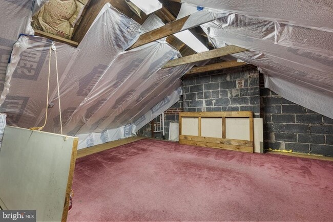 Building Photo - 200 Maplewood Dr