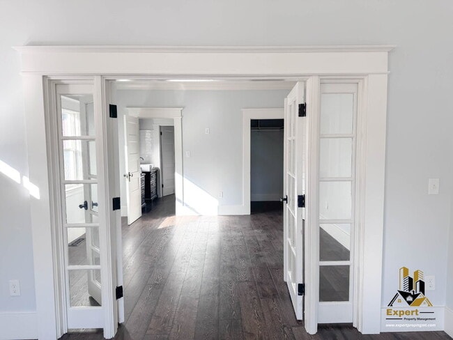 Building Photo - 400 Pleasant St