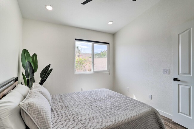 Building Photo - 44065 Dalea Ct