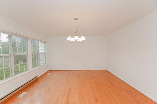 Building Photo - Beautiful Lake Home Rental in Norfolk!