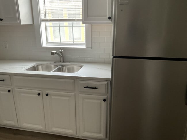Building Photo - 3 Bed/2 Bath on the Inner Wst Side