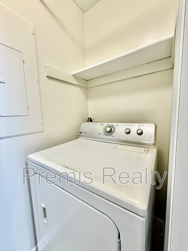 Building Photo - 455 Alt 19