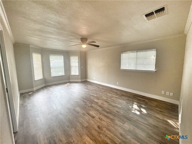 Building Photo - 159 S Hackberry Ave