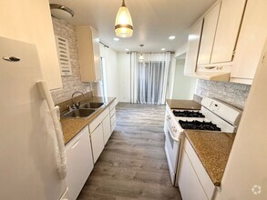 Building Photo - $500 OFF 1ST MONTHS RENT! 1 Bedroom Home i...