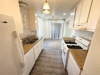 Building Photo - $500 OFF 1ST MONTHS RENT! 1 Bedroom Home i...