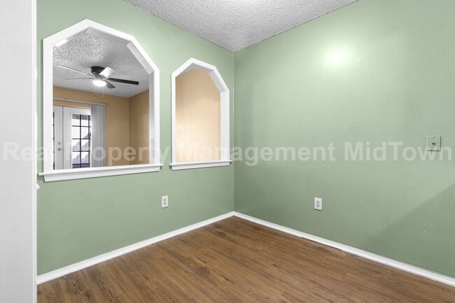 Building Photo - Spacious 2-Bedroom Duplex in South Fort Wo...