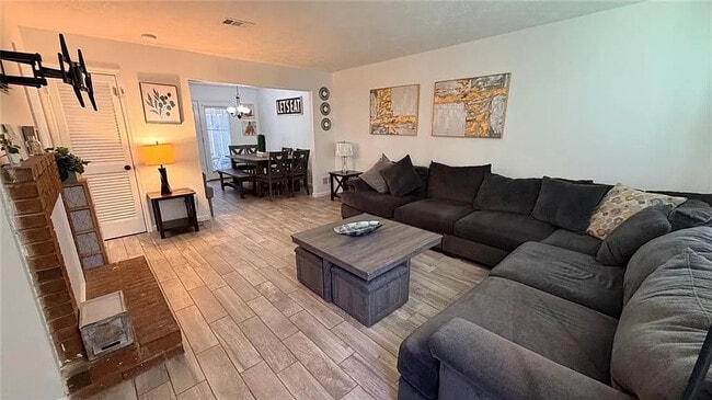 Building Photo - Room in Townhome on Mill Creek Pl