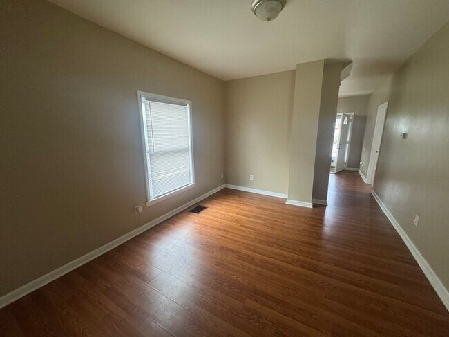 Building Photo - Butler-Tarkington 3 Bedroom