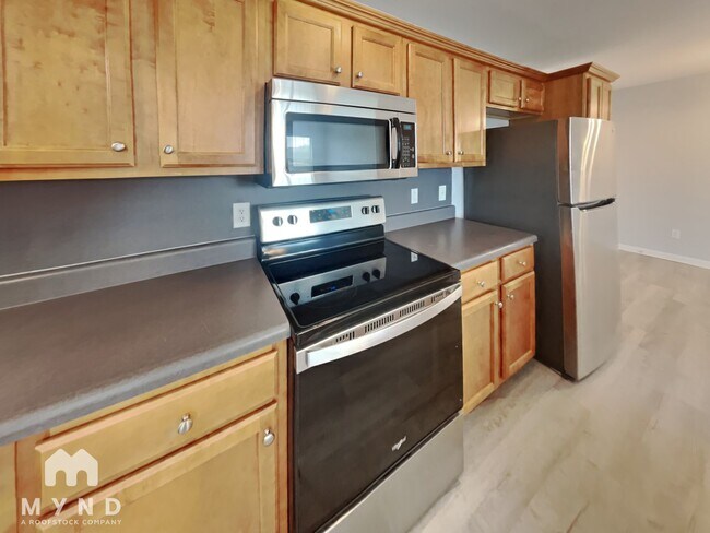 Building Photo - 215 Sunrise Dr