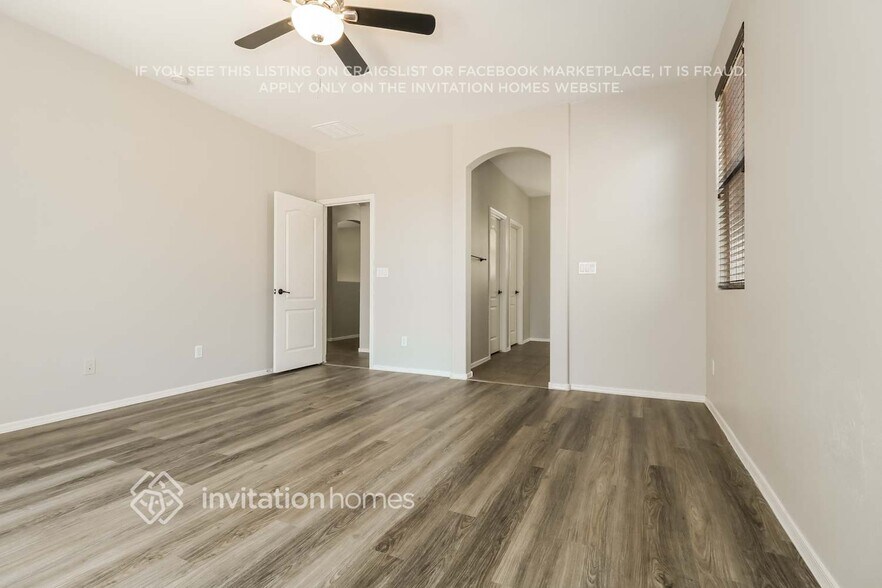 Building Photo - 17601 W Lilac St