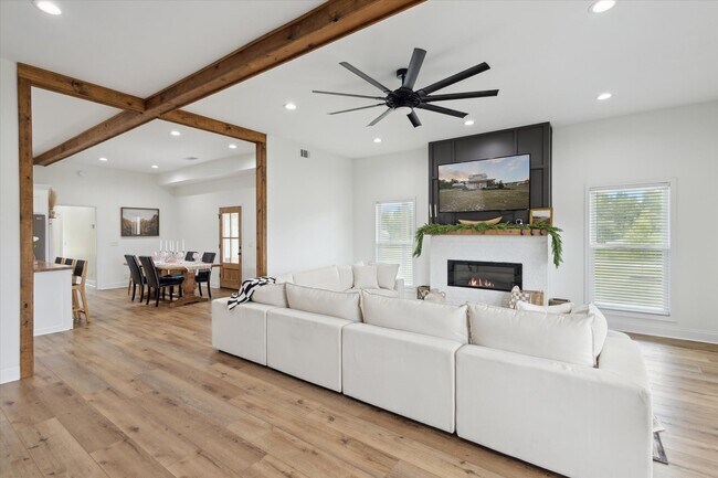 Building Photo - 1513 Paris Ave