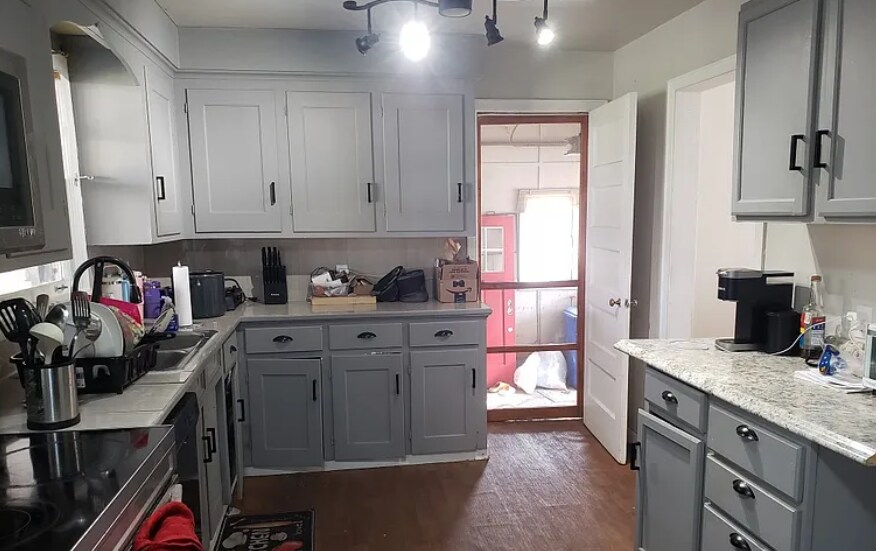 Building Photo - 35 Riverview Ave