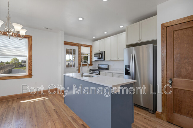 Building Photo - 730 Rappolla St