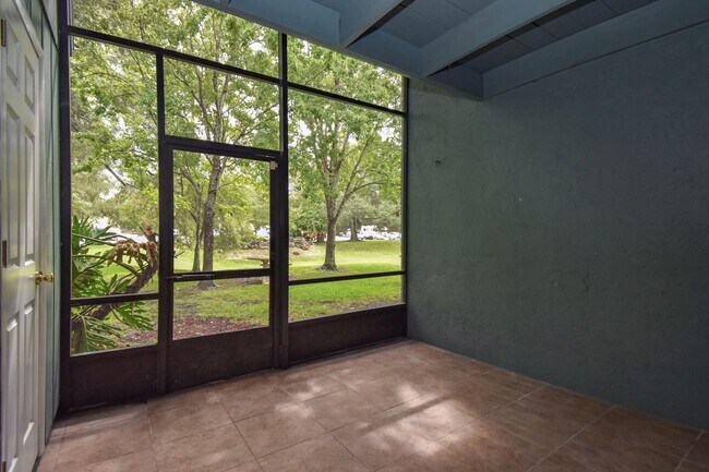 Building Photo - 501 SW 75th St
