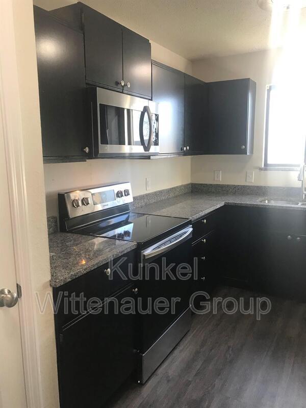 Building Photo - 19 Twin Oaks Dr