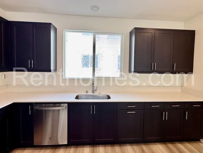 Building Photo - Otay Mesa, 5841 Seacliff Pl #95, LVP Flooring, Quartz Counters, 8 Solar Panels, AC, 2 Car Garage.