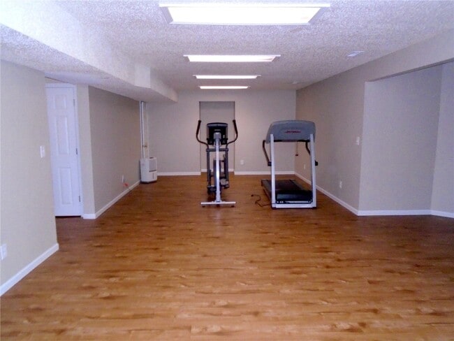 Building Photo - 1109 Peachtree Ct