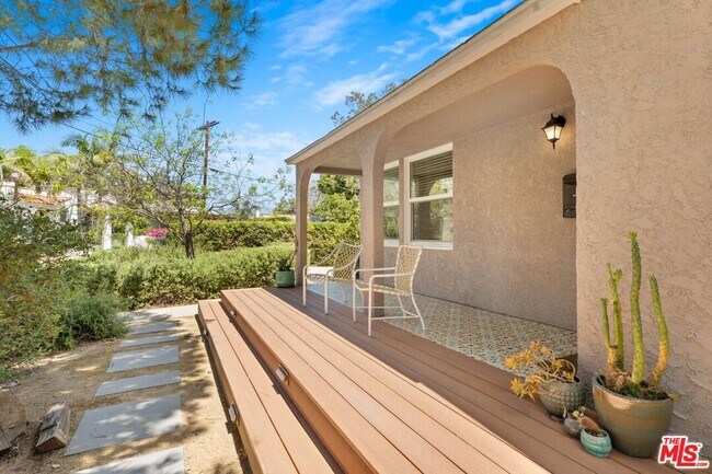 Building Photo - 1338 Montecito Cir