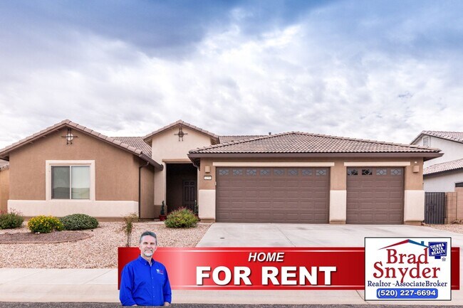 Primary Photo - Executive home in The Estates at Holiday! ...