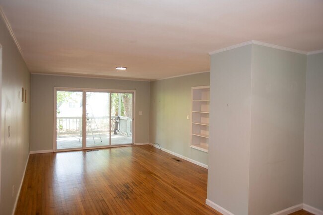 Building Photo - 230 Habersham Way