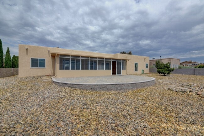 Building Photo - Amazing 4 Bedroom with Views SE Rio Rancho!