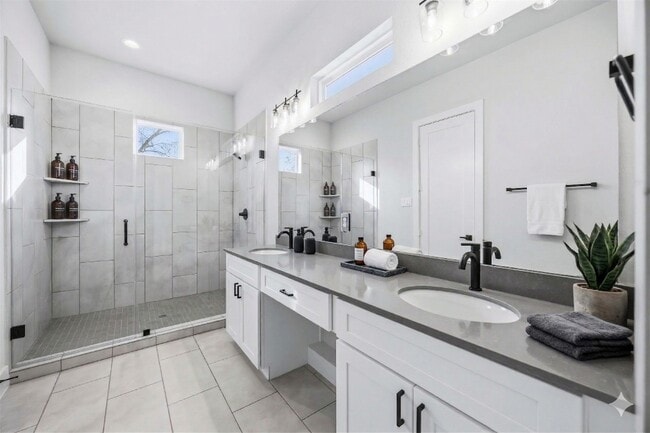 Building Photo - 6110 De Campo St