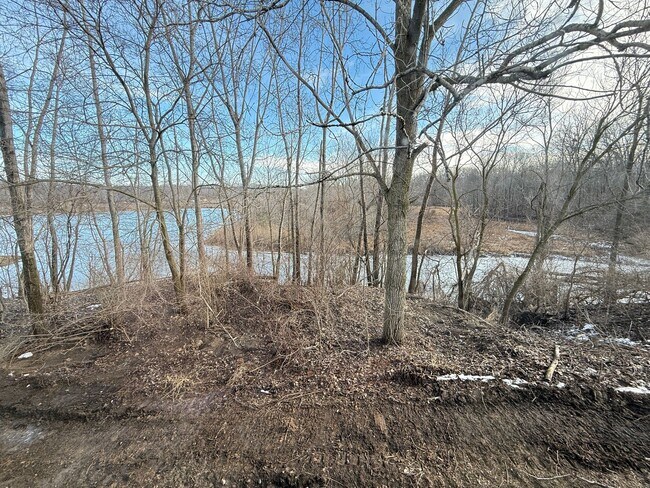 Building Photo - Spacious 3-Bedroom Home with Sunroom and Attached 2-Car Garage in Manchester, MI