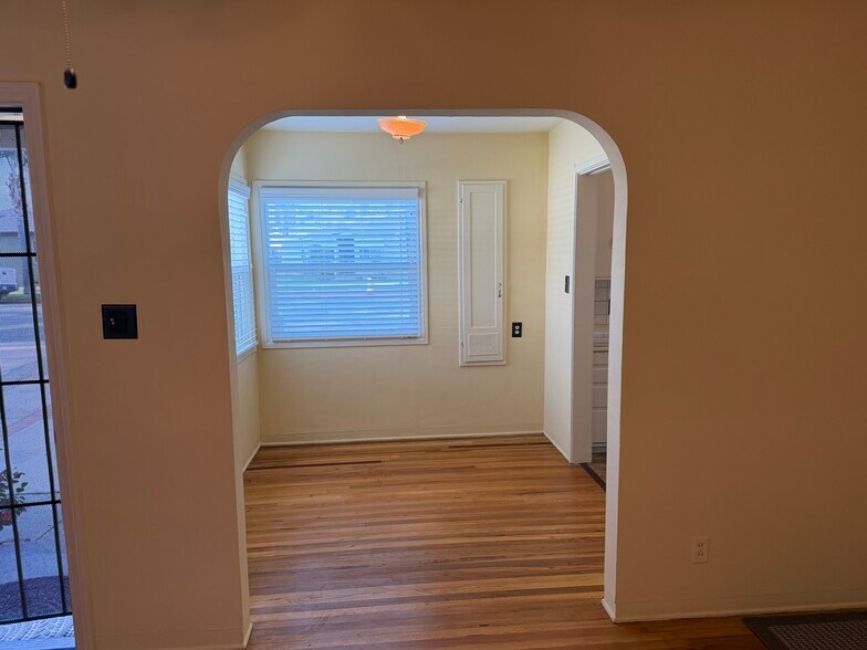 Building Photo - 248 Glover Ave