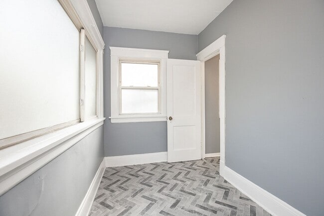 Building Photo - 3 BED, 1 BATH BEAUTIFUL SINGLE-FAMILY HOME IN CLEVELAND!