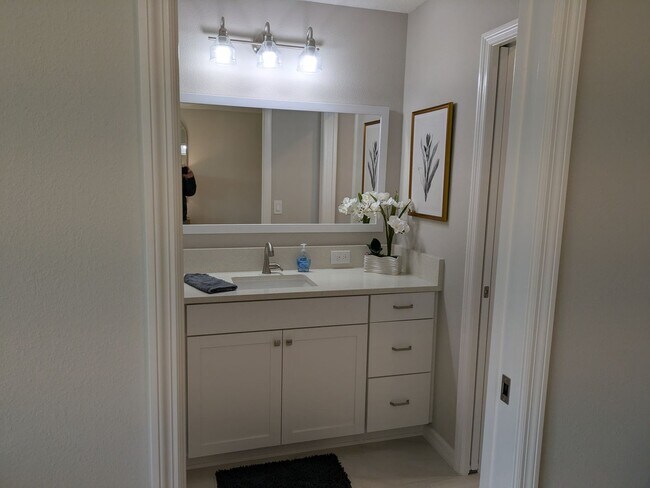 Building Photo - 1750 Debellis Ln