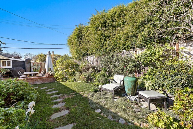 Building Photo - Bluebird Canyon Hidden Gem