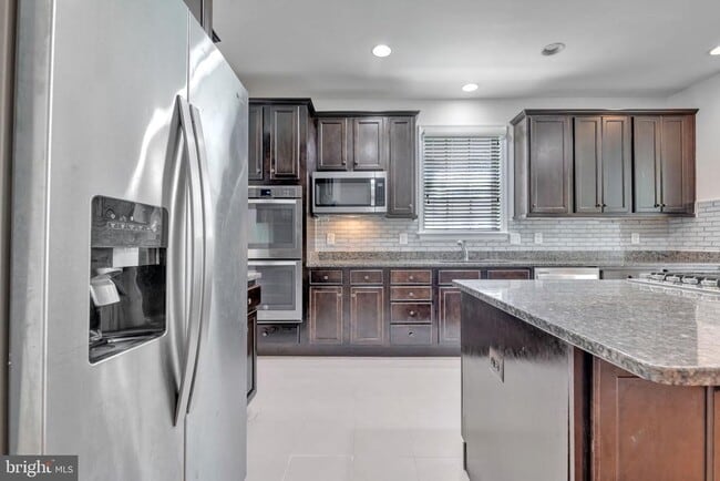 Building Photo - 8008 Hubble Dr