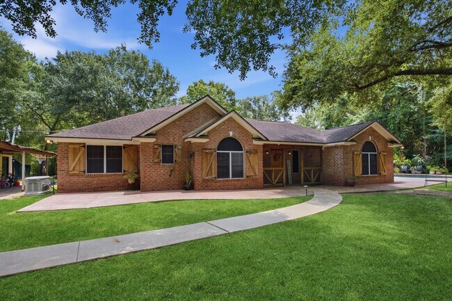 Building Photo - 223 Pin Oak Ln