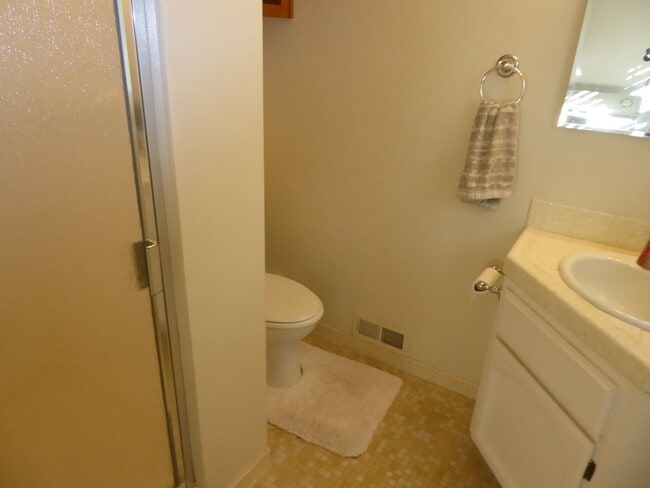 Building Photo - PENDING WITH ACCEPTED APPLICATION - TWO BE...