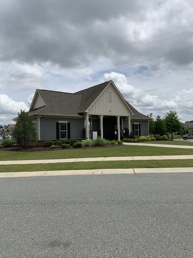 Building Photo - 2030 Kemp Rd