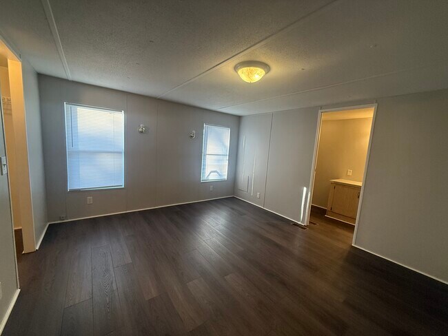 Building Photo - 14136 Little Ranch Rd