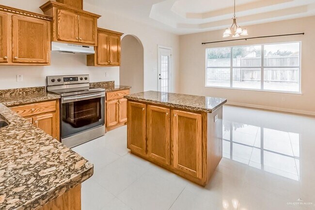 Building Photo - 16 N "E" St