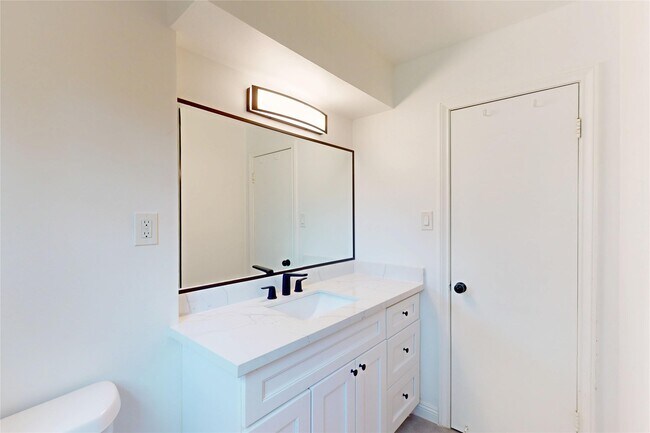 Building Photo - 5731 S Braeswood Blvd