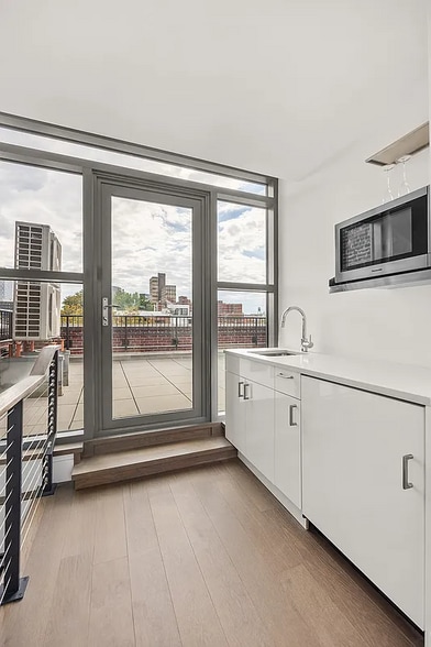 Building Photo - 71 Greene Ave