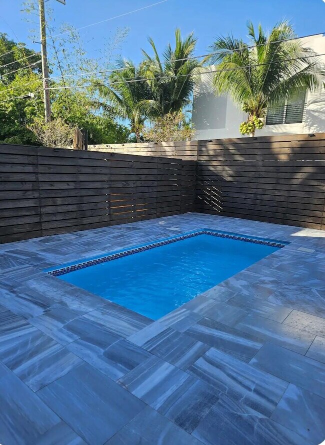 Building Photo - 2275 SE 7th St