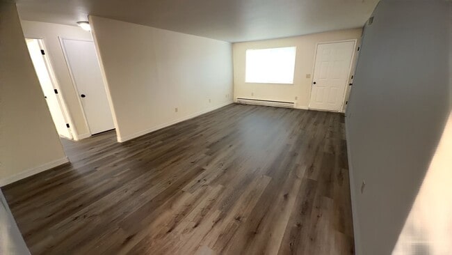 Building Photo - 160 Tanglewood Dr