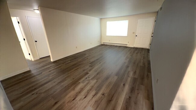 Building Photo - Price Drop! Single-level duplex in Jefferson