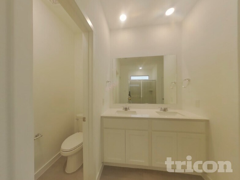 Building Photo - 10113 Regal Bnd Ln