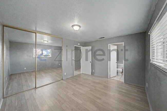 Building Photo - 18154 Hackberry St