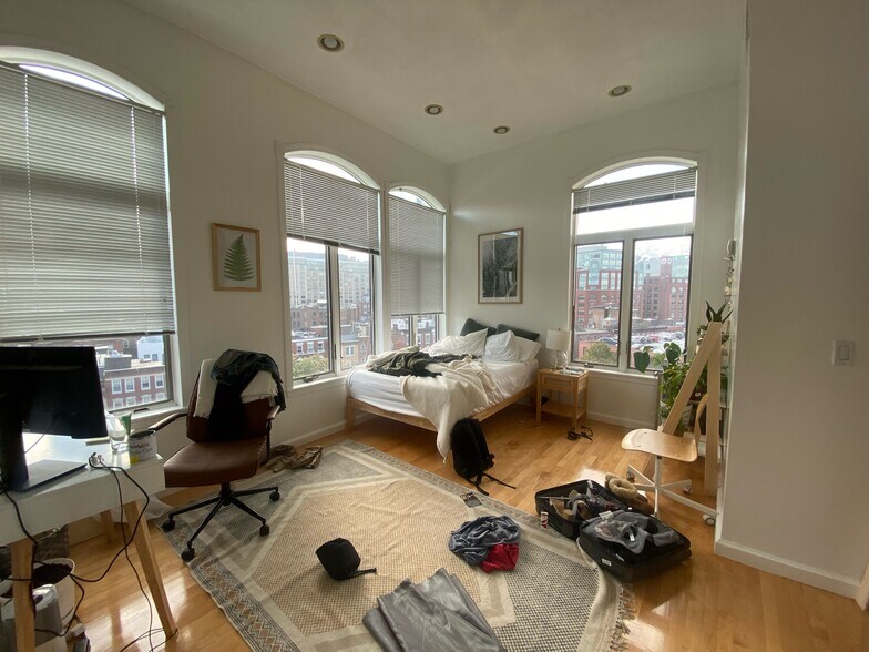 Building Photo - 21 Snow Hill St