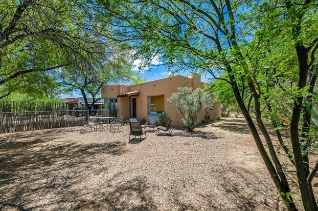 Building Photo - Charming historic home in central Tucson