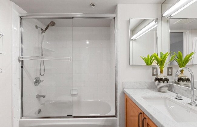 Building Photo - Light Filled Loft in the Mission-Parking Included-Contact for showing schedule!