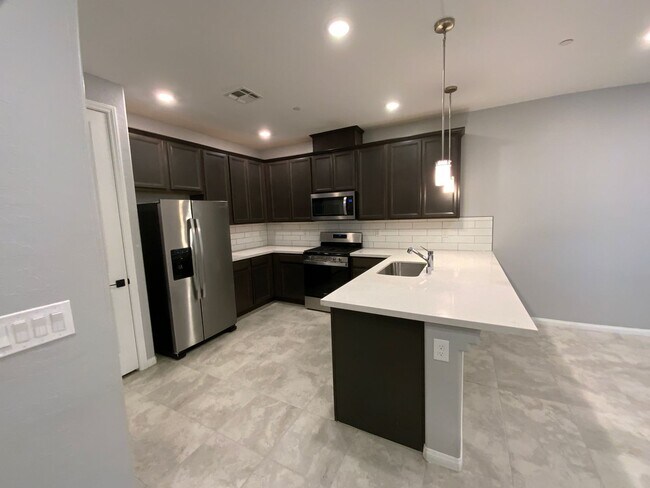 Building Photo - Townhouse in Summerlin North