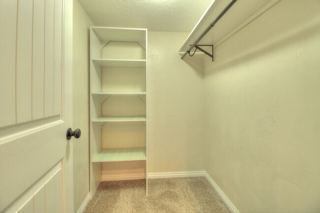 Building Photo - New reduced rent!