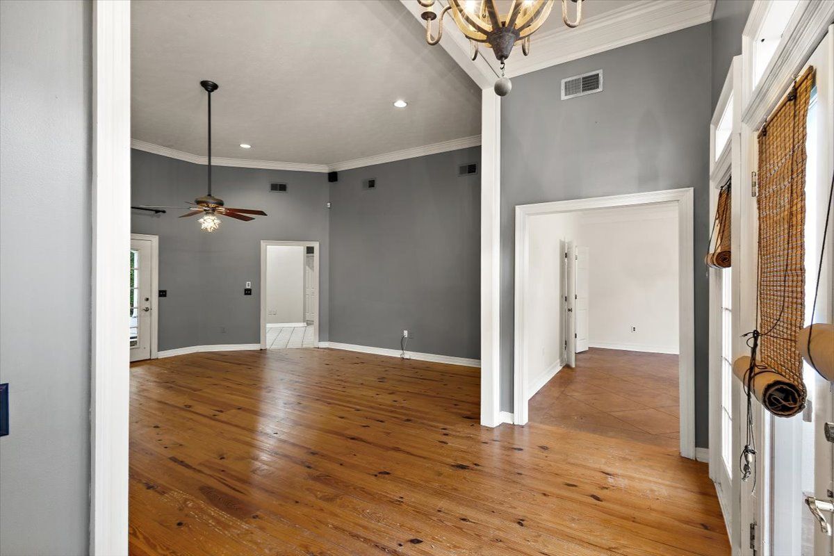 Building Photo - 423 Woodlands Cir